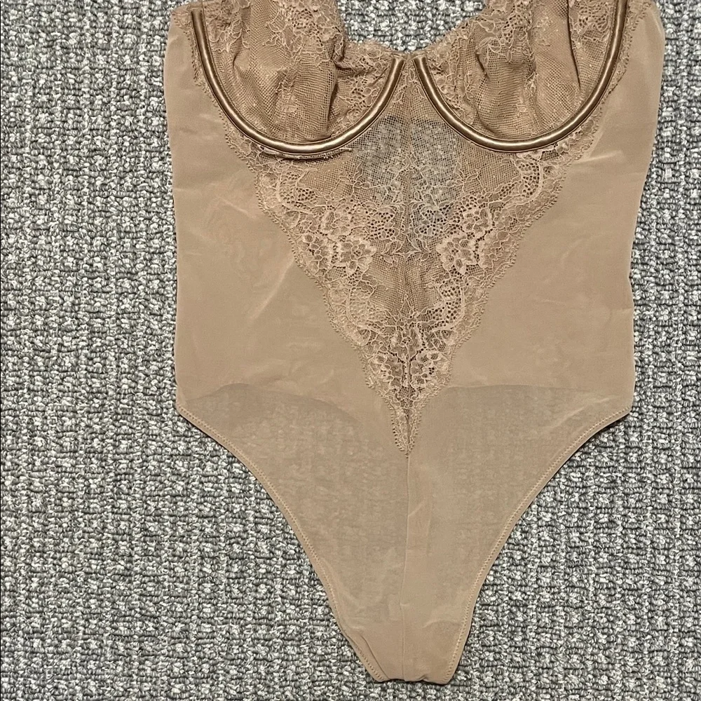 Abercrombie & Fitch Tan Bodysuit - Picture 4 of 7